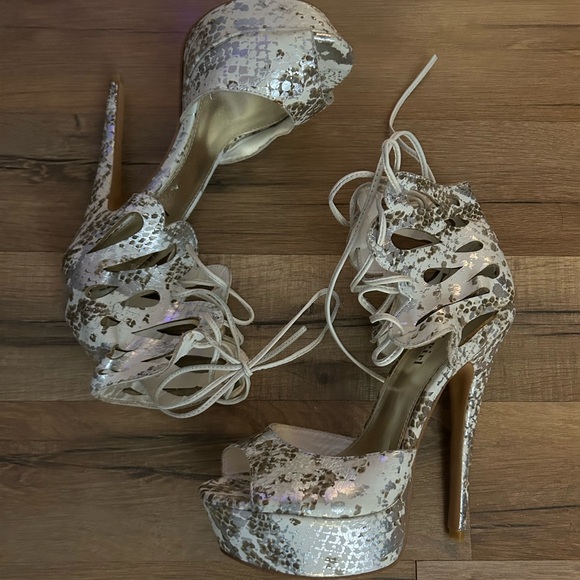 ZIGI Girl Snakeprint Heels - Picture 2 of 6